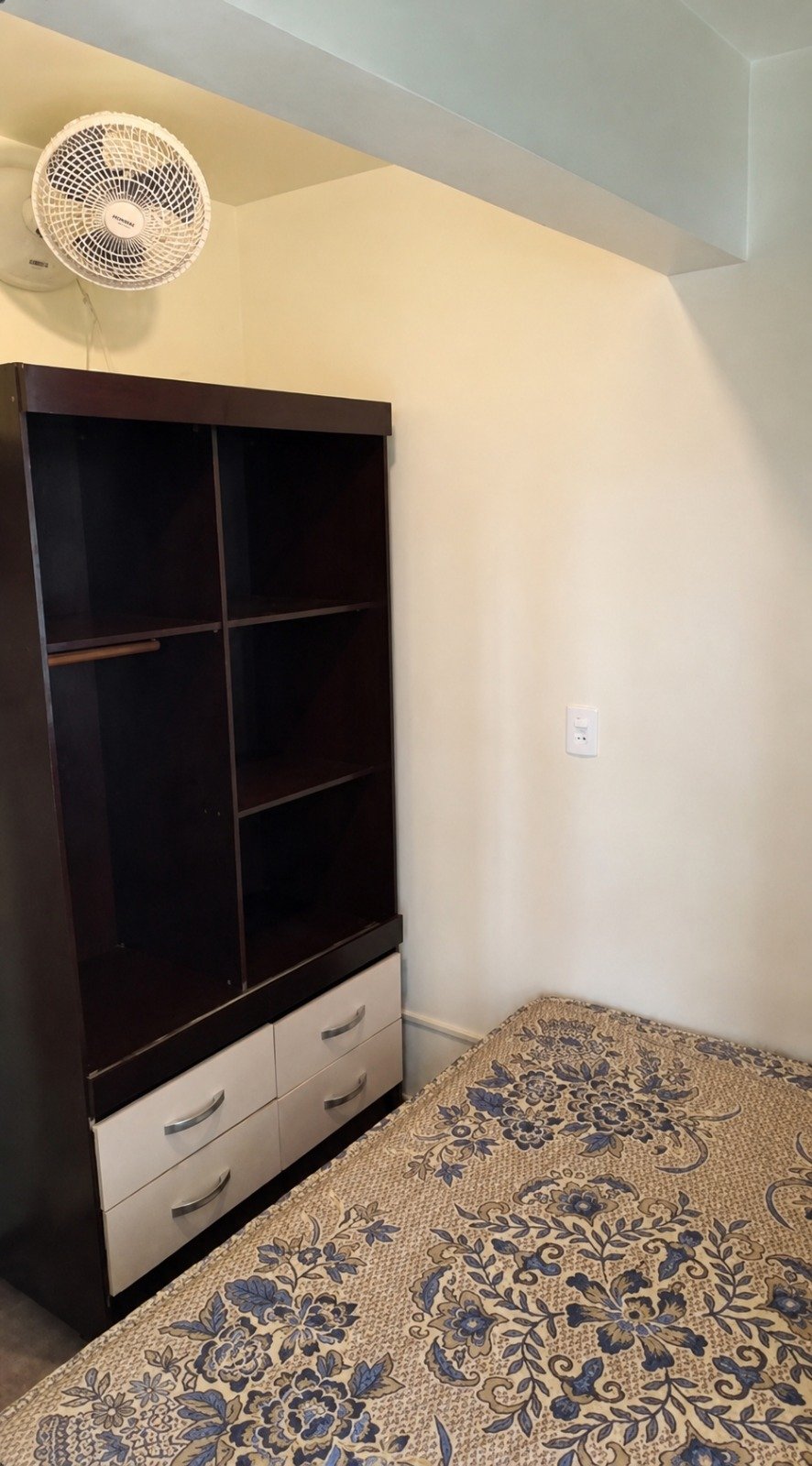 Quarto de Casal com Guarda-Roupa
